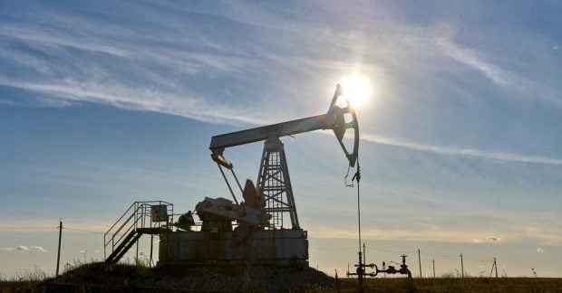 Світові запаси нафти скорочуються рекордними темпами: скоро може статися "точка …