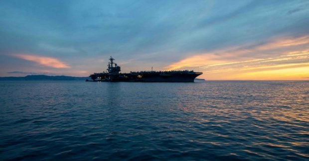 Секрет "червоних коридорів": чому на авіаносці США вимикають звичайне світло
