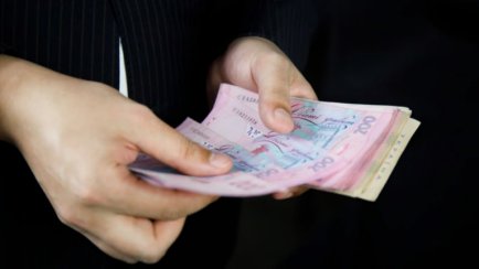 Середня зарплата на Хмельниччині у березні перевищила рівень лютневої