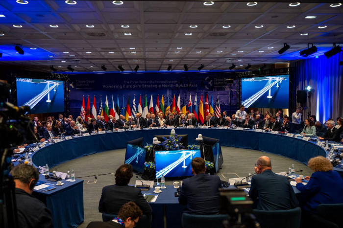 "Середній коридор" стає одним із ключових маршрутів безпеки без росії …