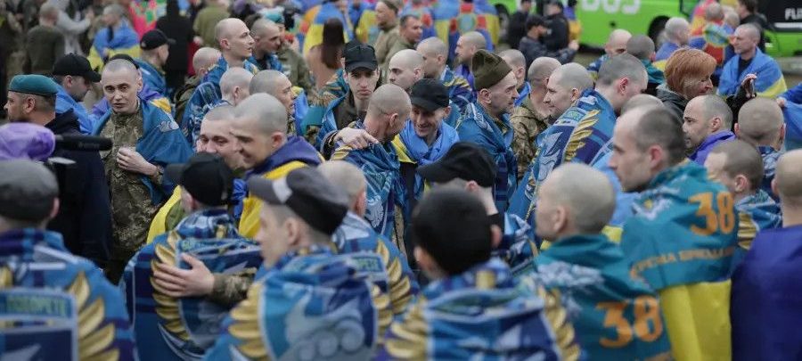 Серед визволених із російського полону — захисник Богдан Сенюк з …