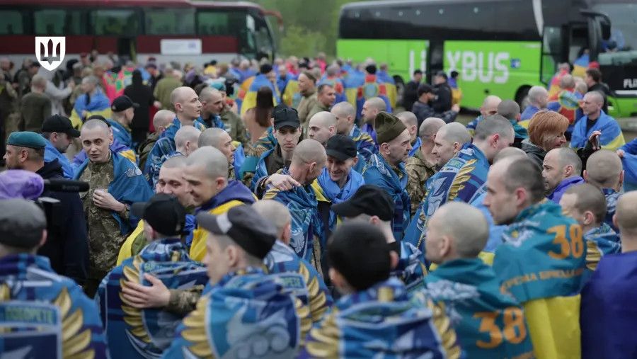Серед звільнених з російського полону — захисник Богдан Сенюк з …