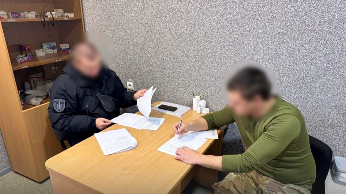 Сержанти ТЦК допомагали призовникам тікати за кордон: постануть перед судом