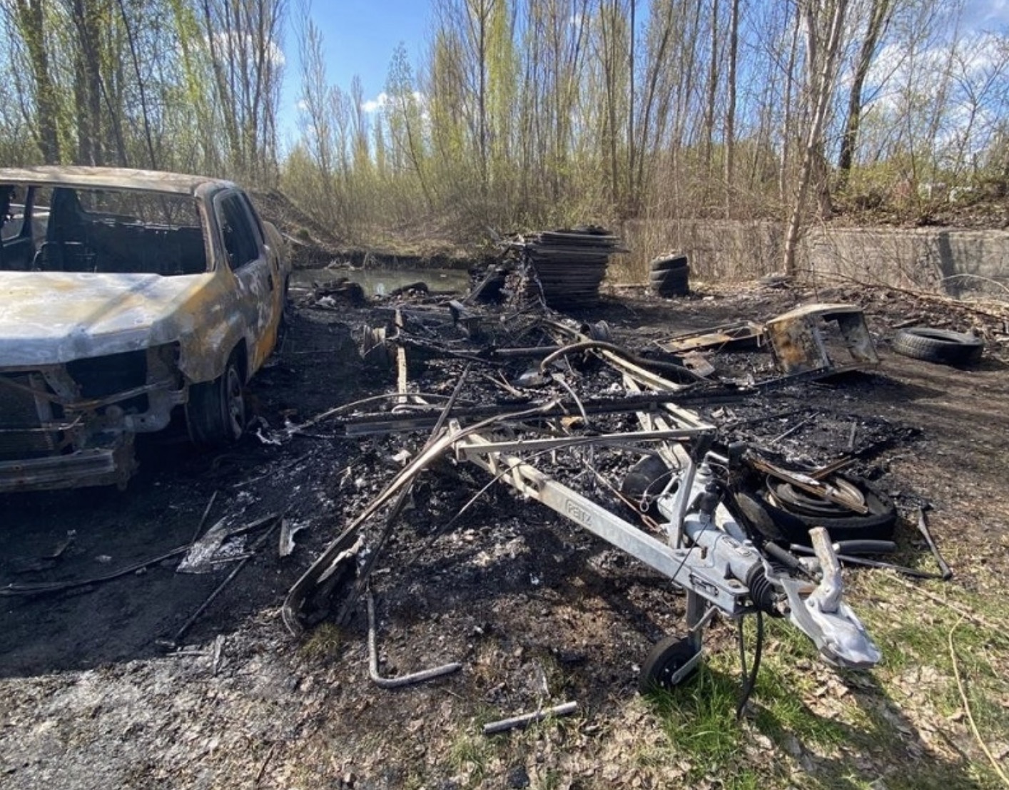 Серія підпалів у Бердичеві: згоріли чотири автівки та причіп для …