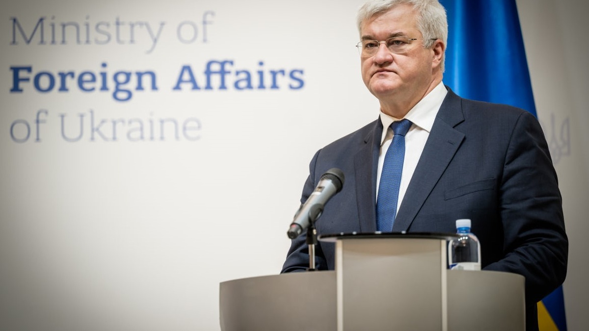 Сибіга: Не потрібно мати ілюзії, що послабленнями санкцій можна відтягти …