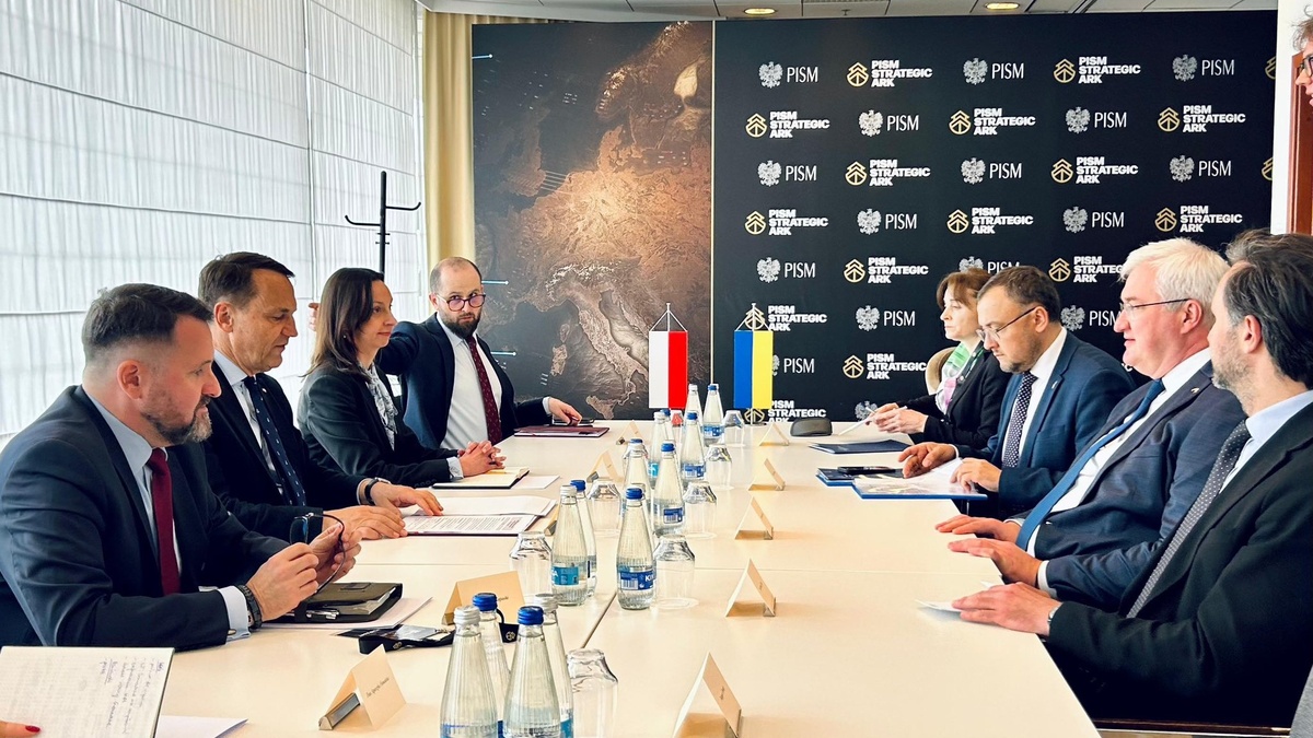 Сибіга обговорив із Сікорським тиск на РФ та євроінтеграцію України