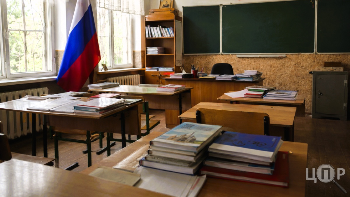 Символіка агресора та російські підручники: у Херсоні засудили директора окупаційного …