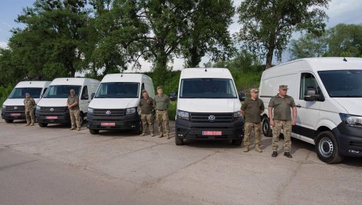 На Харківщині бійцям ППО передали 11 мікроавтобусів