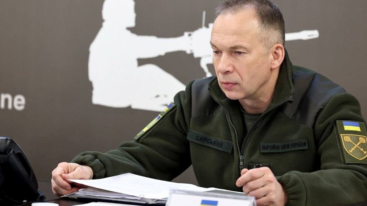 Сирський обіцяє "порушити питання" підняття зарплат військовим інструкторам