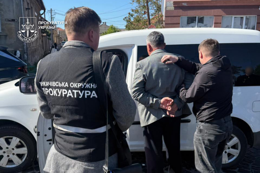 Системні «відкати» від підприємця: на Мукачівщині затримано сільського голову при …