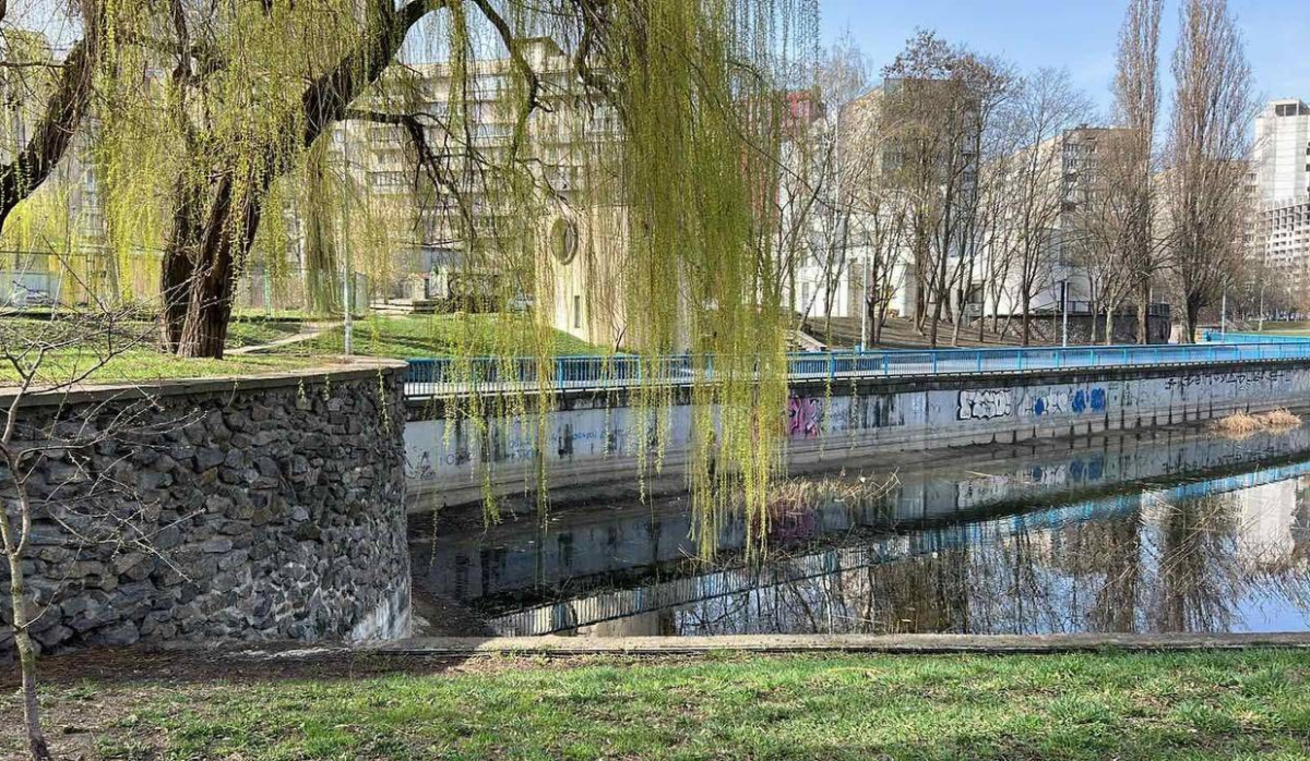 Скандал навколо очистки озера Голубе в Києві: підрядника підозрюють у …