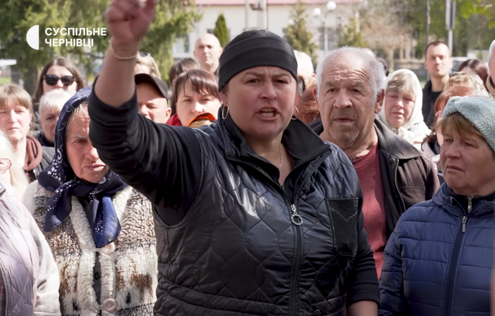 Скандал на Буковині: громада виступила проти відходів спиртзаводу (відео)