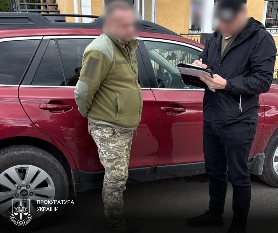 Вимагав гроші за службу в тилу: на Львівщині затримали топпосадовця …