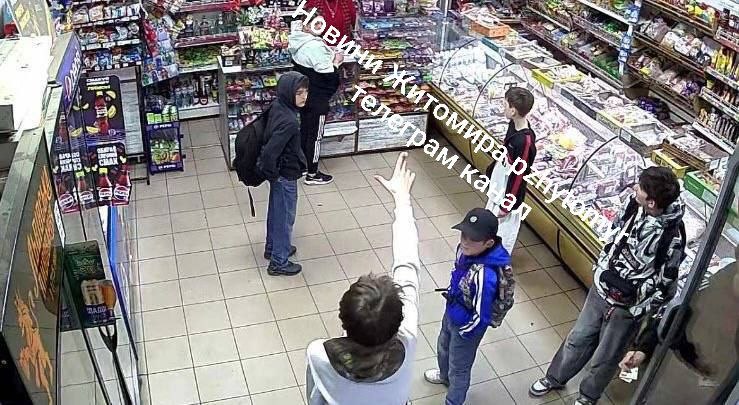 Скандал у Житомирі: підлітки розпилили газ у магазині — продавчиня …