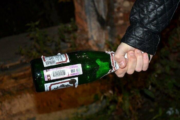 Скандал у Києві: нетвереза киянка напала на військового у центрі …