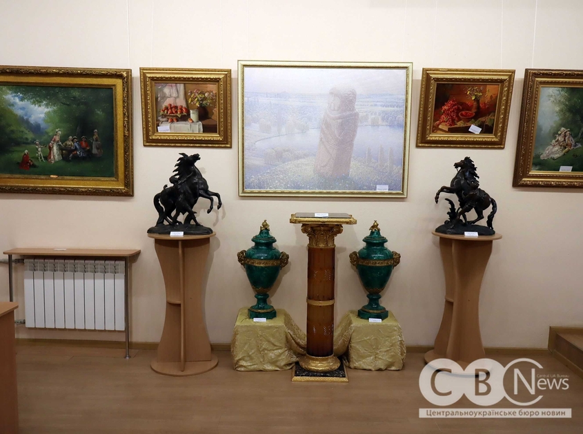 «Скарби» Януковича показали у Кропивницькому (фоторепортаж)