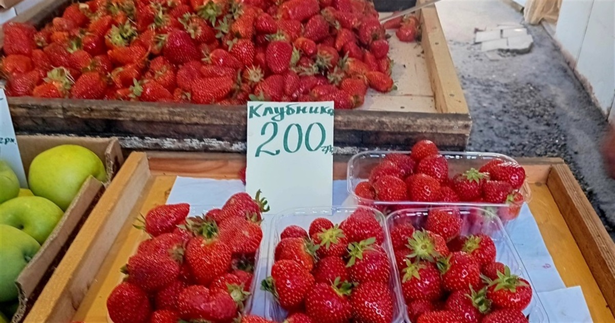 Скільки коштують полуниця, картопля та зелень на ринку в Херсоні