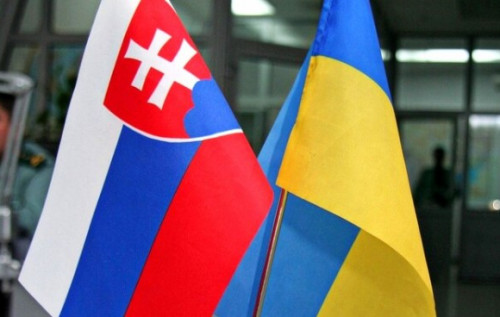 Словаччина закрила всі пункти пропуску на кордоні з Україною: що …
