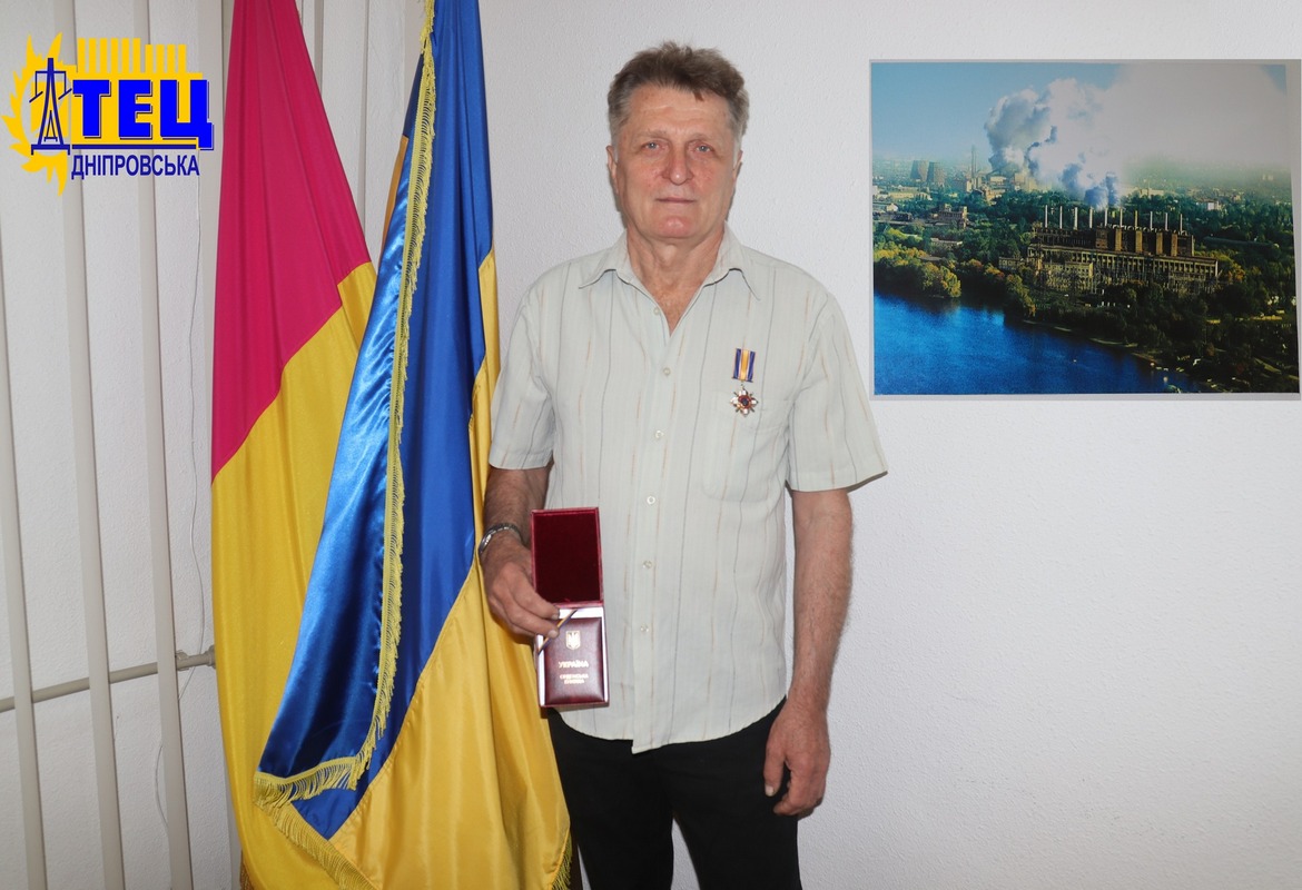 Слюсар ТЕЦ з Кам’янського нагороджений орденом: після обстрілу героїчно відновлював …