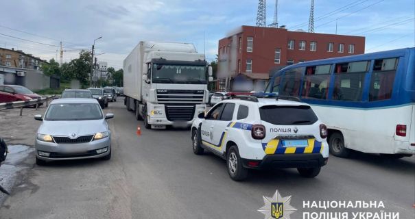 Смертельна ДТП на Київщині: вантажівка на смерть переїхала пенсіонерку