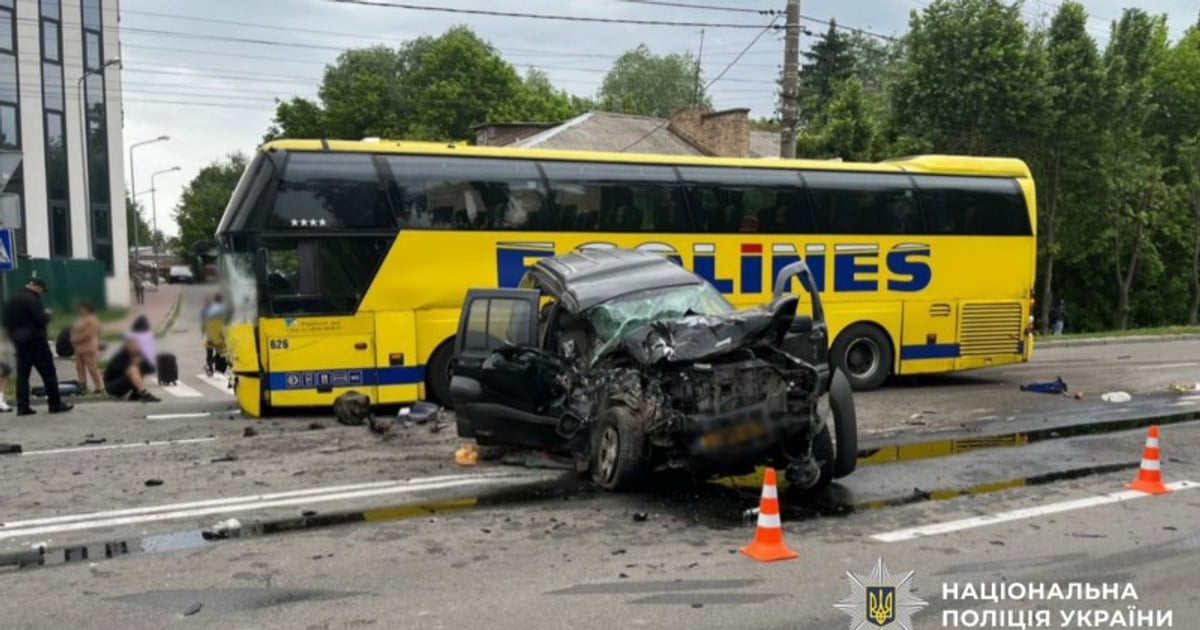 Смертельна ДТП на Київщині. Водій легковика врізався у автобус з …