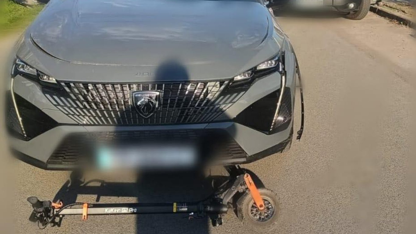 Смертельна ДТП у Гатному: Peugeot наїхав на дітей на самокаті