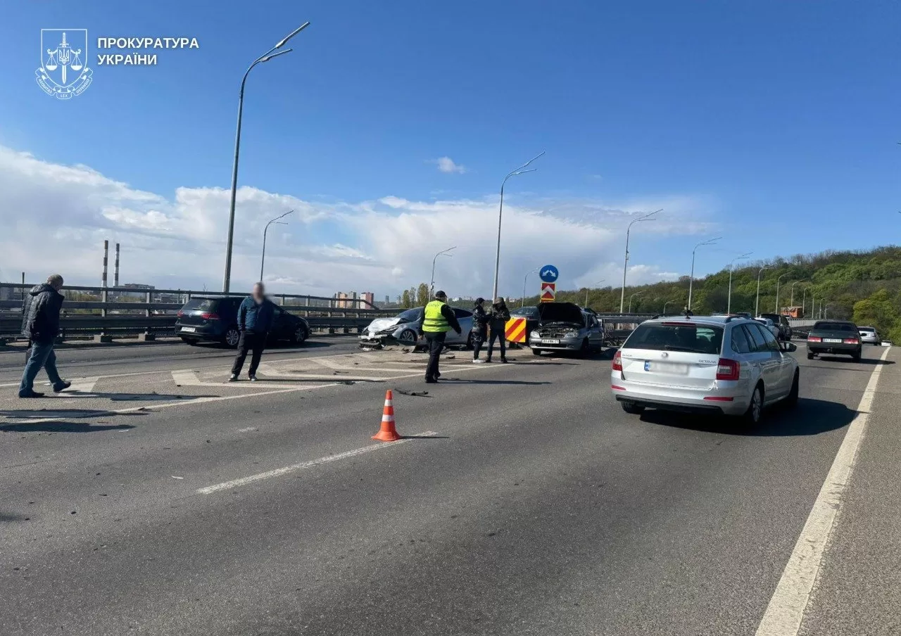 Смертельна ДТП у Києві: водія Tesla затримали, встановлюється його стан …
