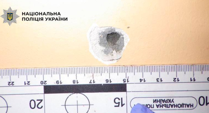 Смертельна загроза: в багатоповерхівці Києва постріли