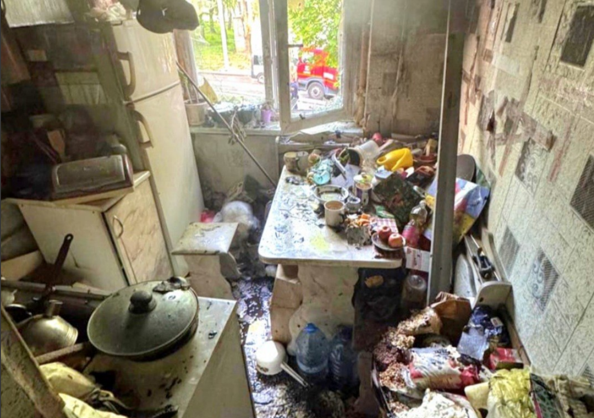 Пожежа в Харкові забрала життя 57-річного чоловіка, евакуйовано дітей (фото)