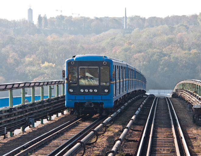 Собівартість перевезення одного пасажира у метро Києва становить 64,5 гривні, …