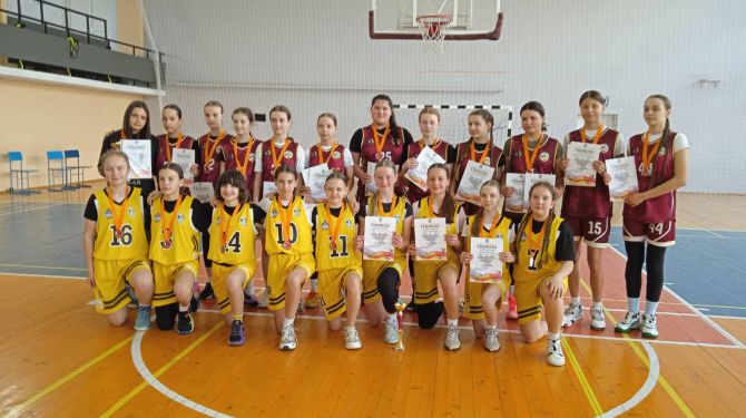 Сокирянські баскетболістки здобули бронзу на чемпіонаті в Івано-Франківську у складі …