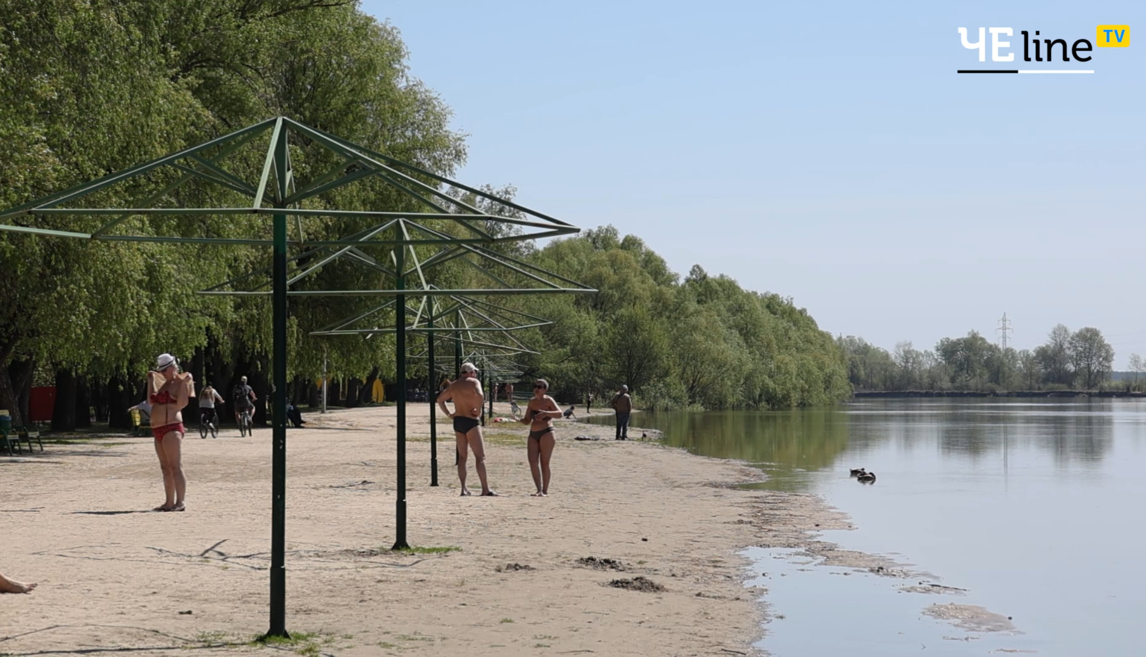 Сонце, пісок і тривоги: як чернігівці відпочивають на «Золотому березі» …