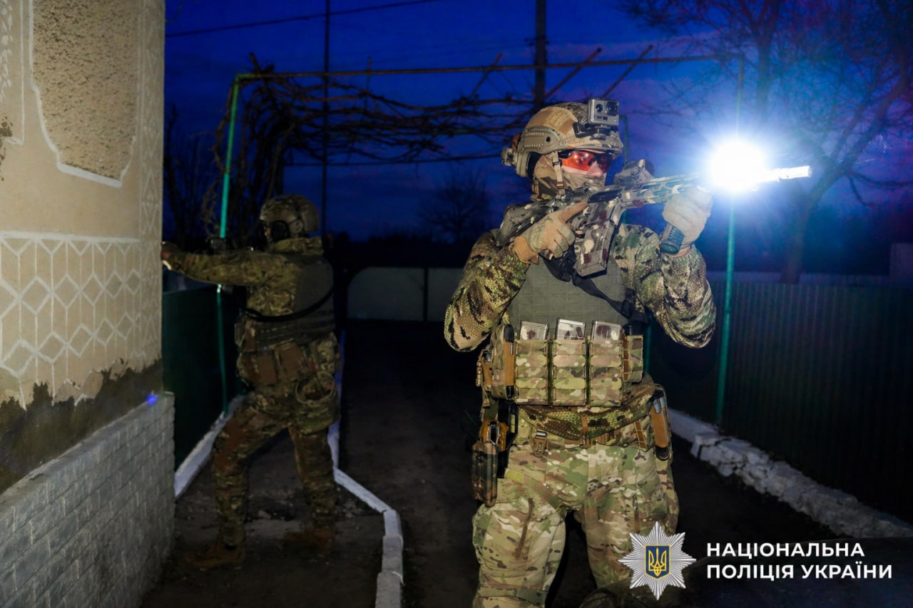 Спецоперація на Рівненщині: зловмисник поранив військового та поліцейського і втік