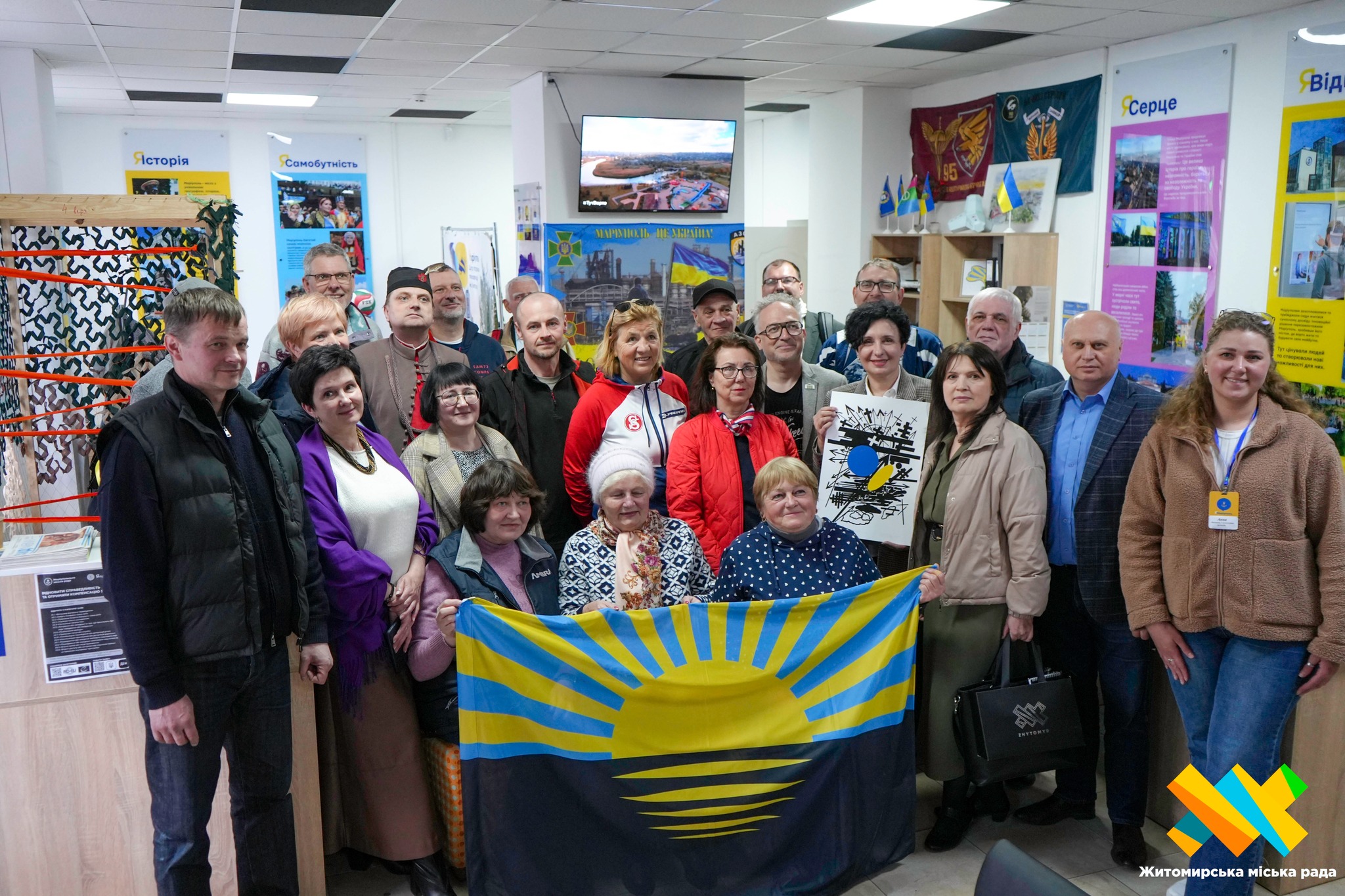 Спортивне обладнання від делегації з Чехії — маріупольським дітям Житомирської …