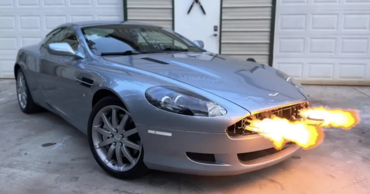 Спорткар Aston Martin отримав приховані вогнемети та димові шашки