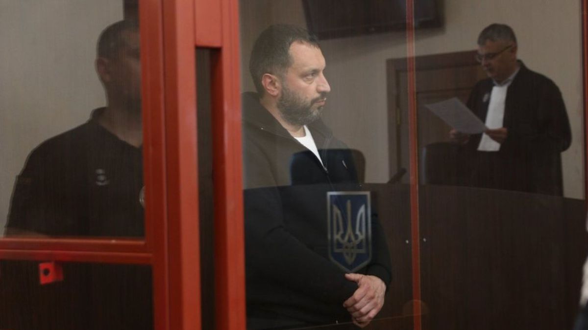 Справа про "порноофіси": четверо підозрюваних поліцейських вийшли під заставу, – …