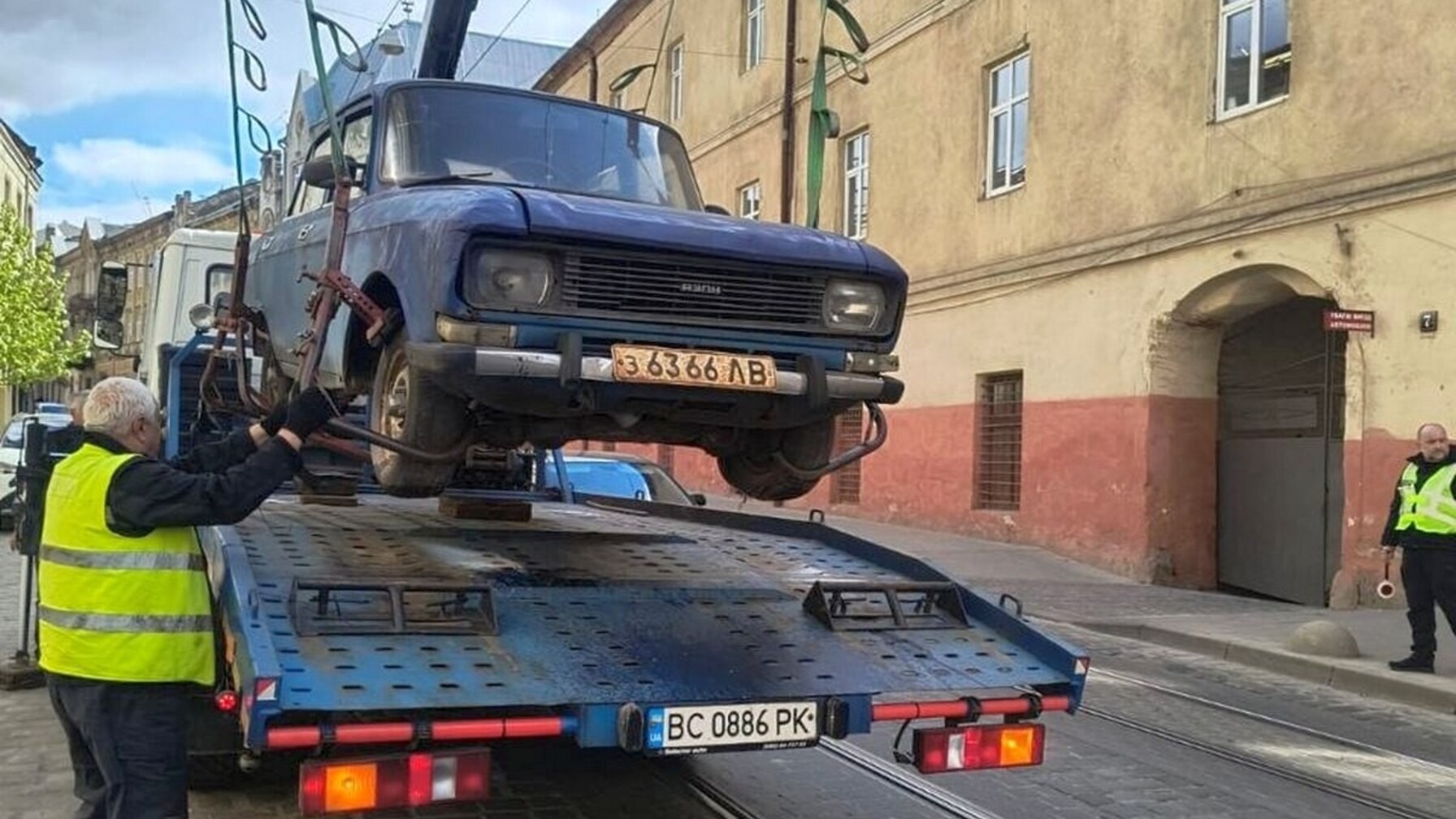 Очищення вулиць: зі Львова на арештмайданчик вивезли ще 6 занедбаних …