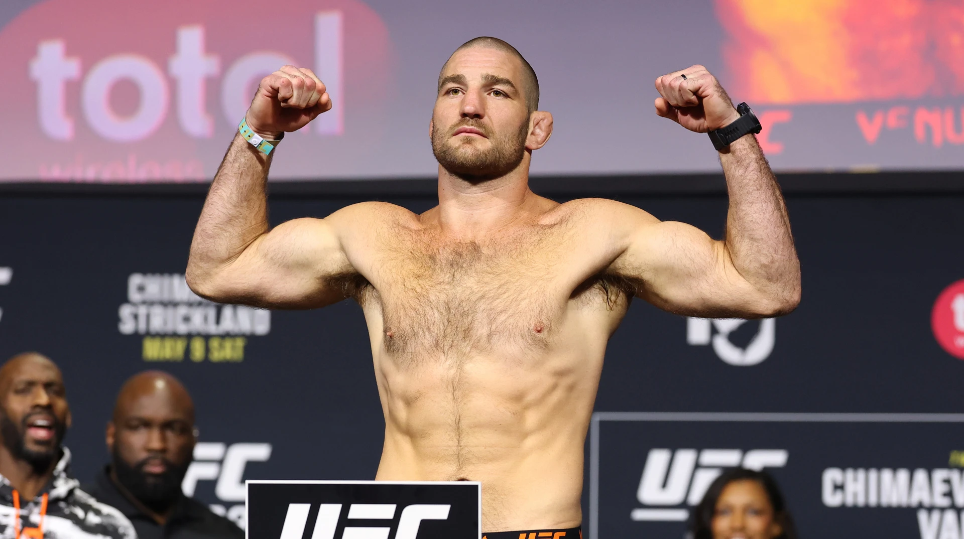 Стрікленд повернув собі чемпіонський титул UFC, здолавши до того непереможеного …