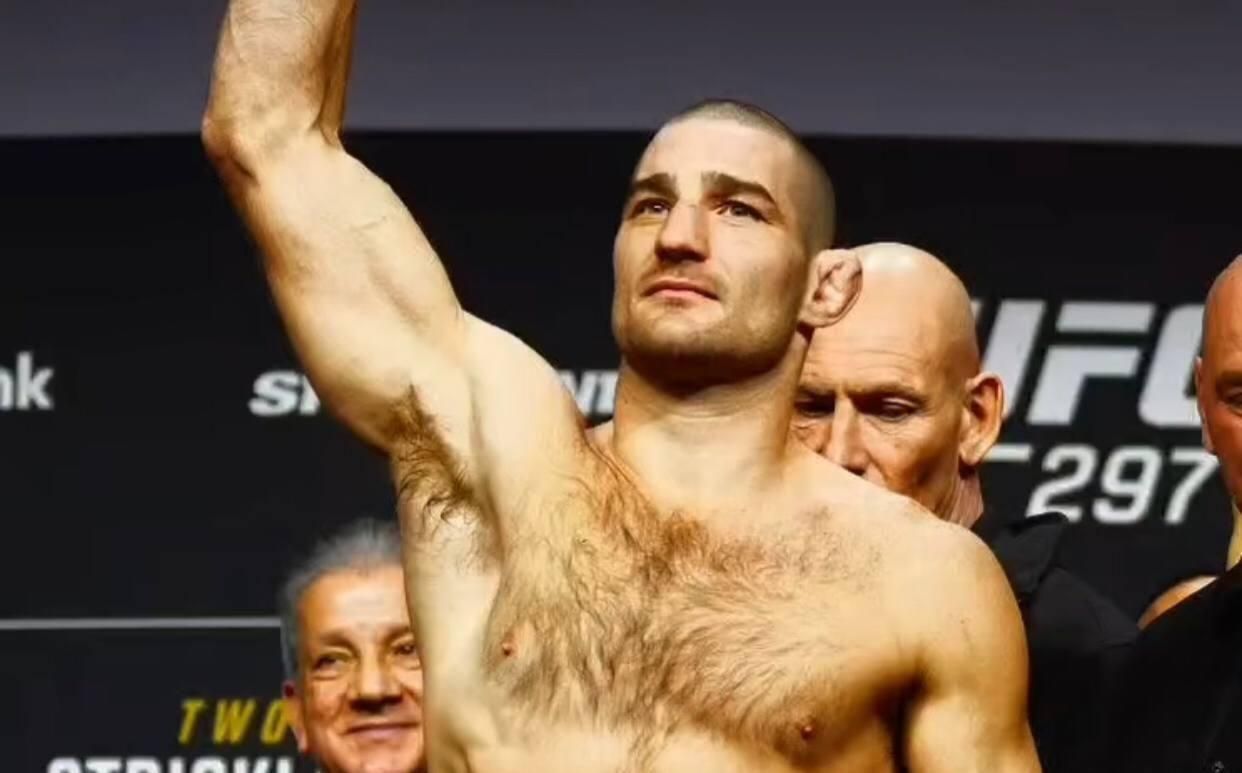 Стрікленд став дворазовим чемпіоном світу, побивши скандального росіянина у головній …