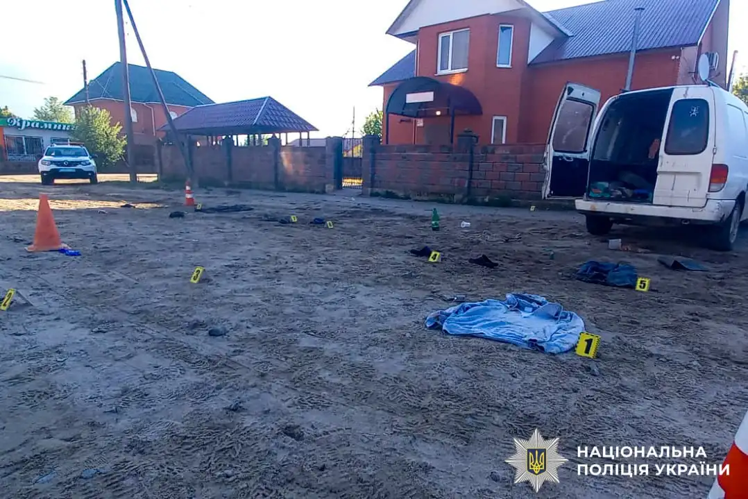 Стрілянина біля кафе на Рівненщині: чоловік поранив двох односельців із …
