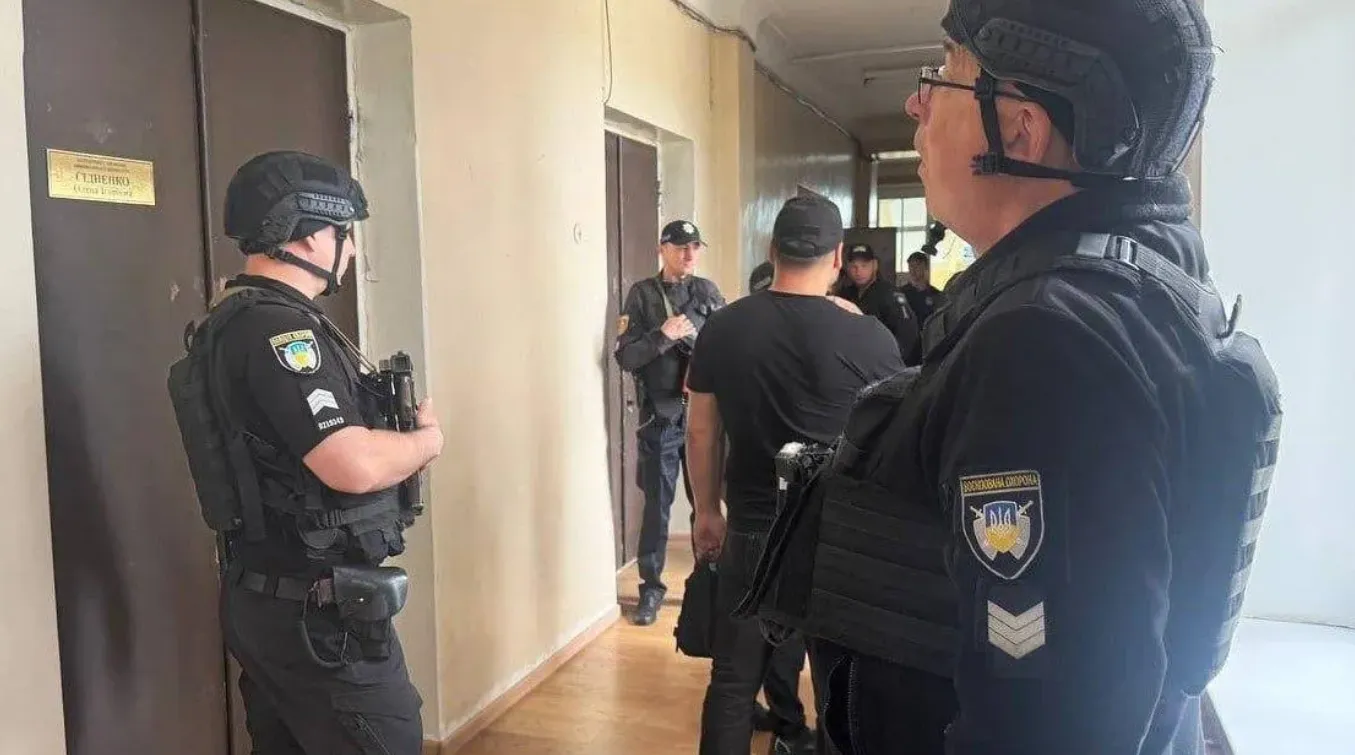Стрілянина у міськраді Світловодська: посадовець відкрив вогонь після конфлікту з …