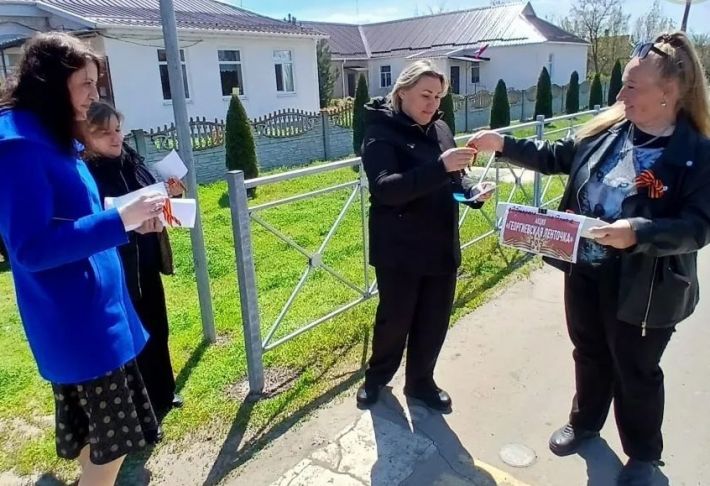 Стрічка обов’язкового захоплення — у Мелітопольському районі знову роздають символ …