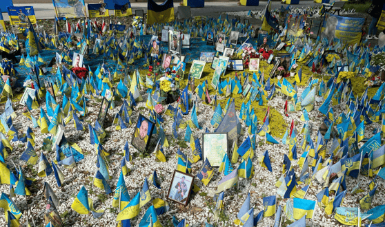 Стрічки-вишиванки на честь героїв: у Запоріжжі вшанувала пам’ять полеглих захисників …
