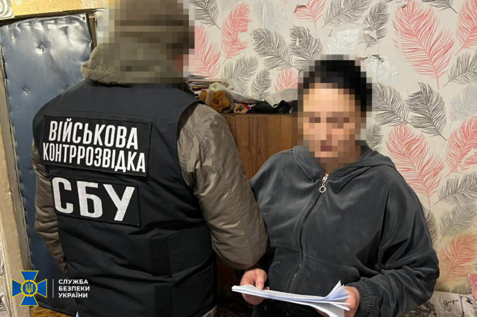 Судитимуть агентку гру рф, яка встановила вебкамеру біля військового об’єкта …