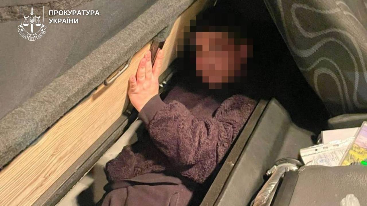 Судитимуть волинянина, який вивозив ухилянтів за кордон у кабіні вантажівки