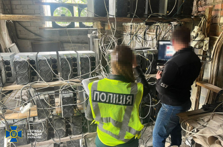 Судитимуть чоловіка, який у Житомирі та на Ружинщині організував майнинг …