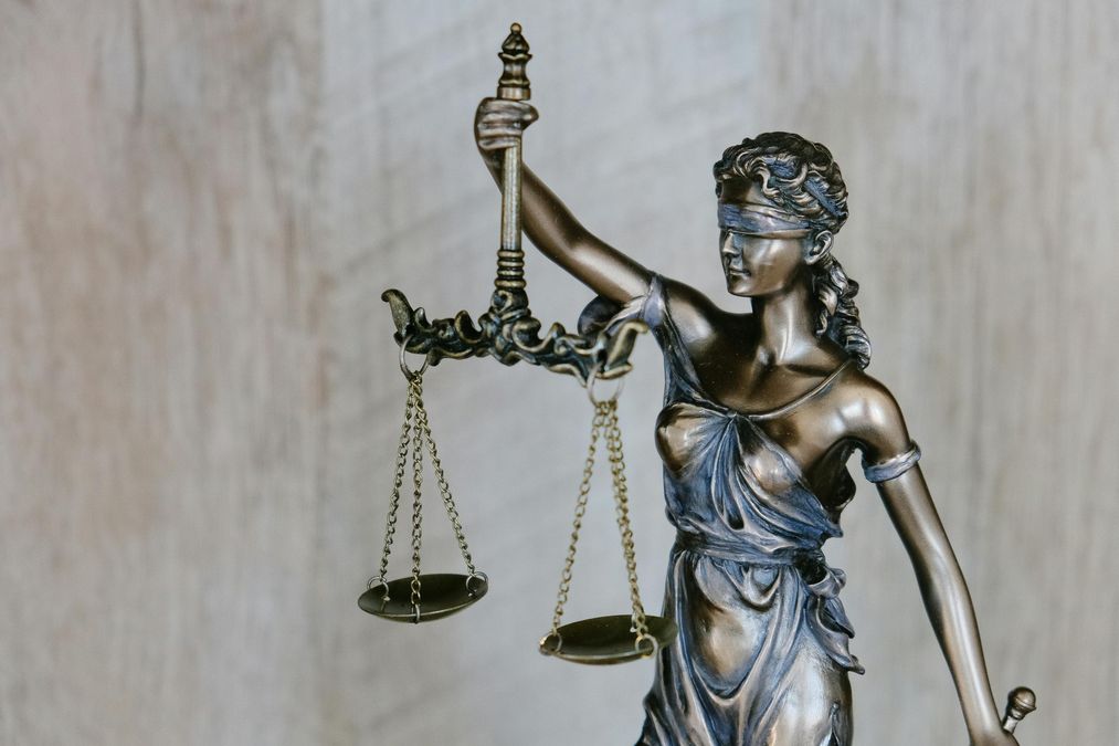 Суди США накрила хвиля AI-позовів – юристи вже говорять про …