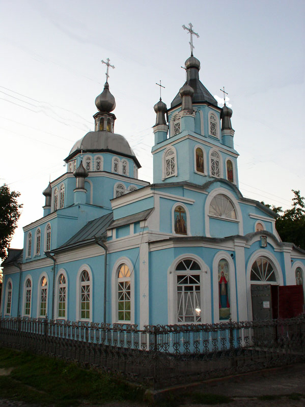 Суд визнав неправдивою інформацію про "захоплення храму" священником у Кам’янці