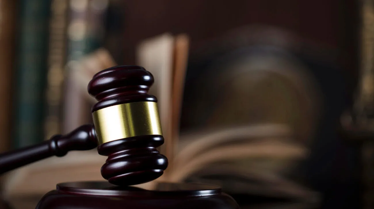 Суд покарав харків’янина, який відгамселив родичку металевим стільцем