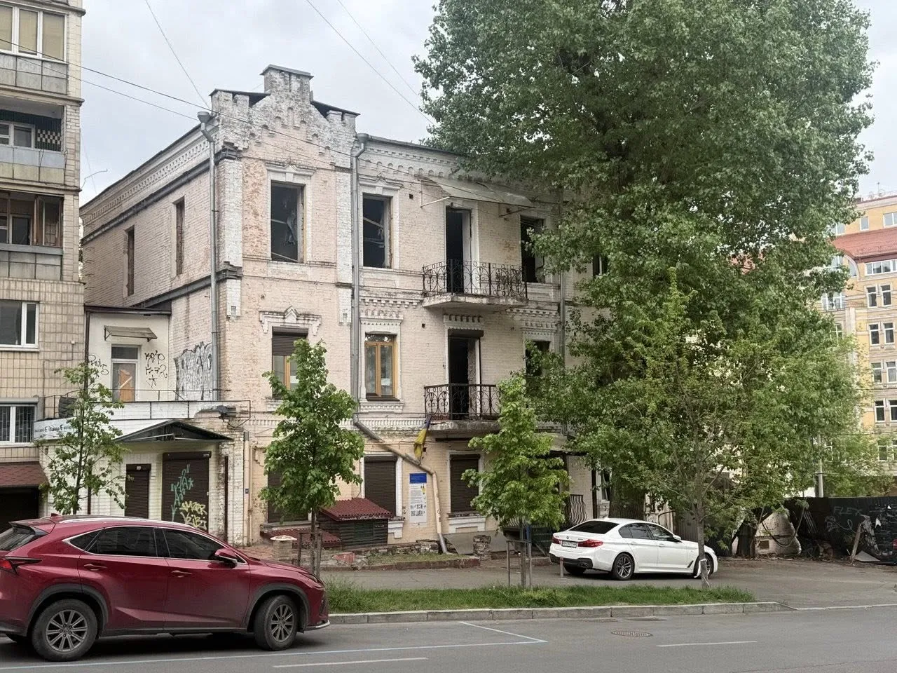 Суд скасував дозвіл на забудову біля Будинку з комахами у …